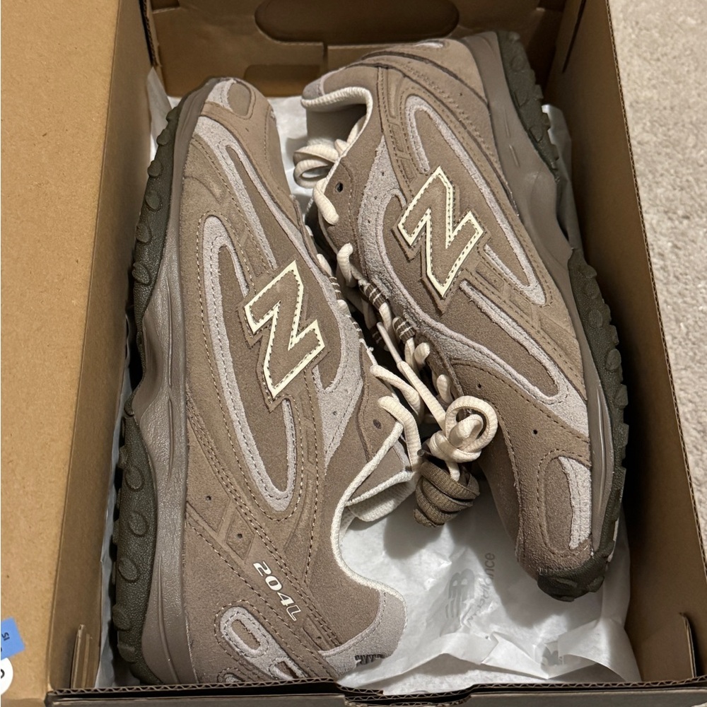 New Balance 204L Mushroom brown sneakers